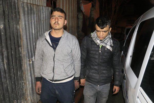 Hırsızlar kendi arasında kavga edince polislere yakalandı