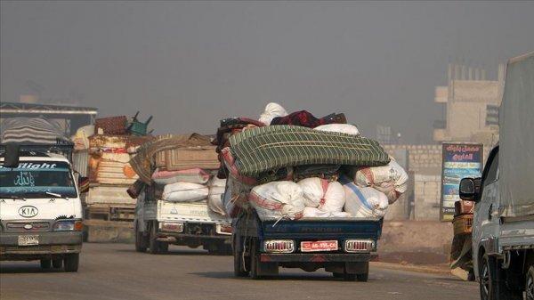 4 günde 90 bin İdlibli Türkiye sınırında geldi