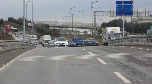 Tünelde duvara çarpan tır sürücünün burnu bile kanamadı