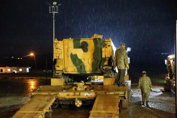 TSK’ya ait 300 askeri araç, İdlib’e girdi
