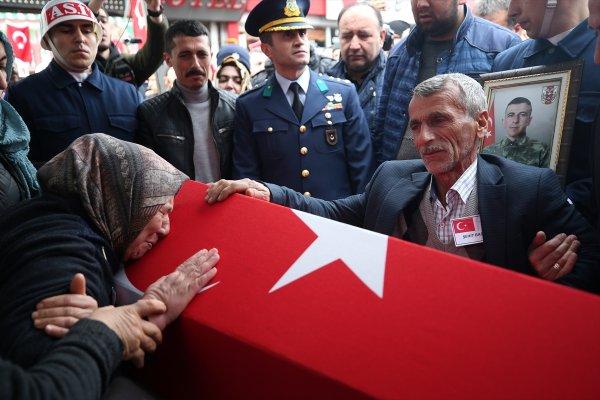 Kayseri'de şehit cenazesine binlerce kişi katıldı