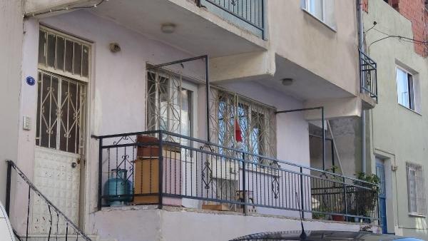 Evi yakmasına engel olan babasını öldürdü