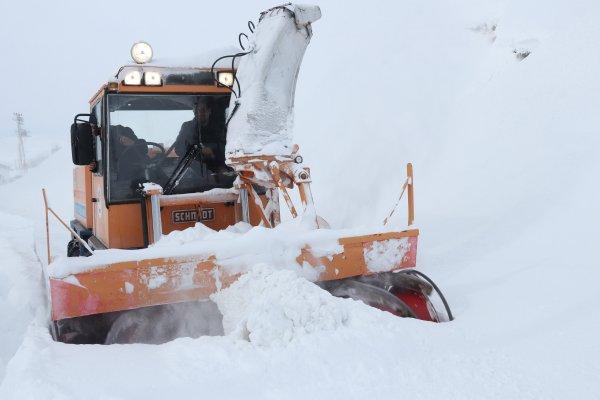 Branda sedyeyle zorlu hasta kurtarma operasyonu