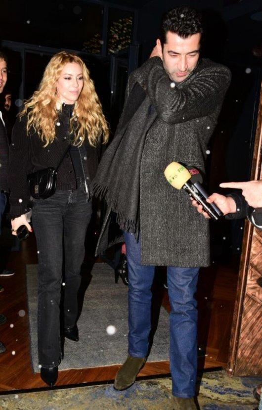 Kenan İmirzalıoğlu'nun cüzdanını Sinem Kobal taşıyor