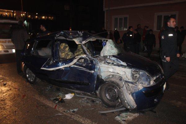 Tekirdağ'da bir otomobil park halindeki araçlara çarptı