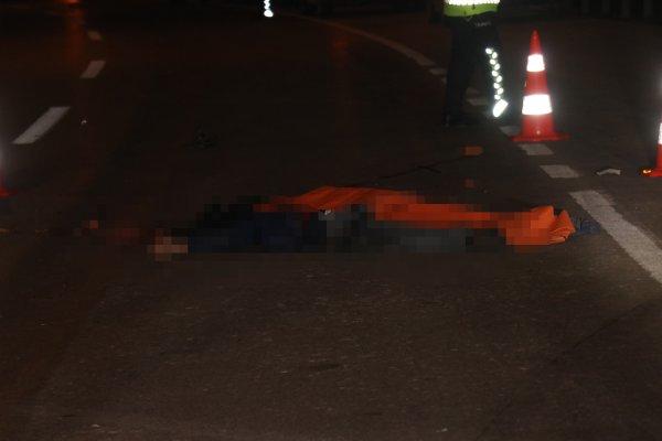 Sakarya'da yayaya önce otomobil sonra kamyon çarptı