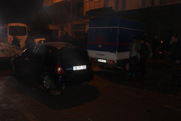 Tekirdağ'da bir otomobil park halindeki araçlara çarptı