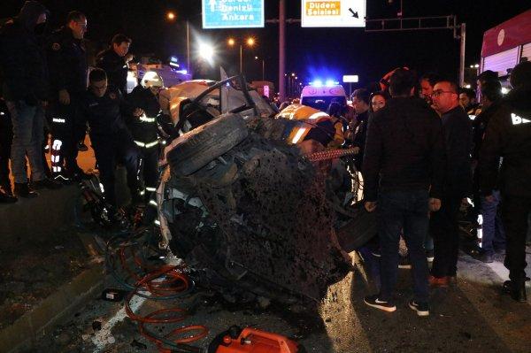 Antalya'da yeni evli çift trafik kazası yaptı:1 ölü