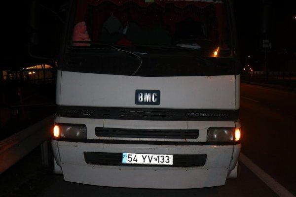 Sakarya'da yayaya önce otomobil sonra kamyon çarptı