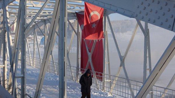 Ardahan'da eksi 38 derecede okula gidiyorlar