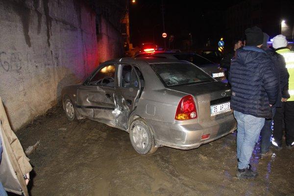 Kütahya'da trafik kazası: 3 yaralı