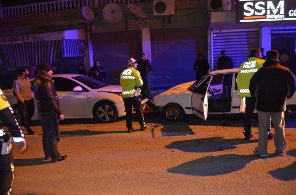 Osmaniye'de bir araç park halindeki araca çarptı