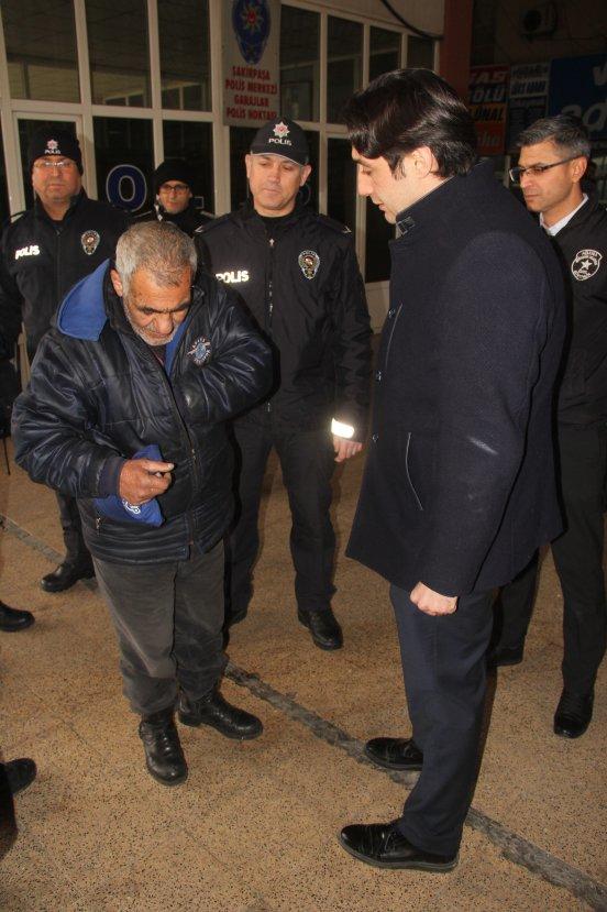 Adana Valiliği'nden sokakta kalan vatandaşlara yardım