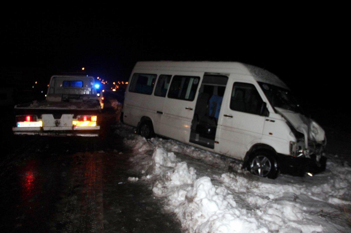 Kayseri'de işçi servisleri çarpıştı: 17 yaralı