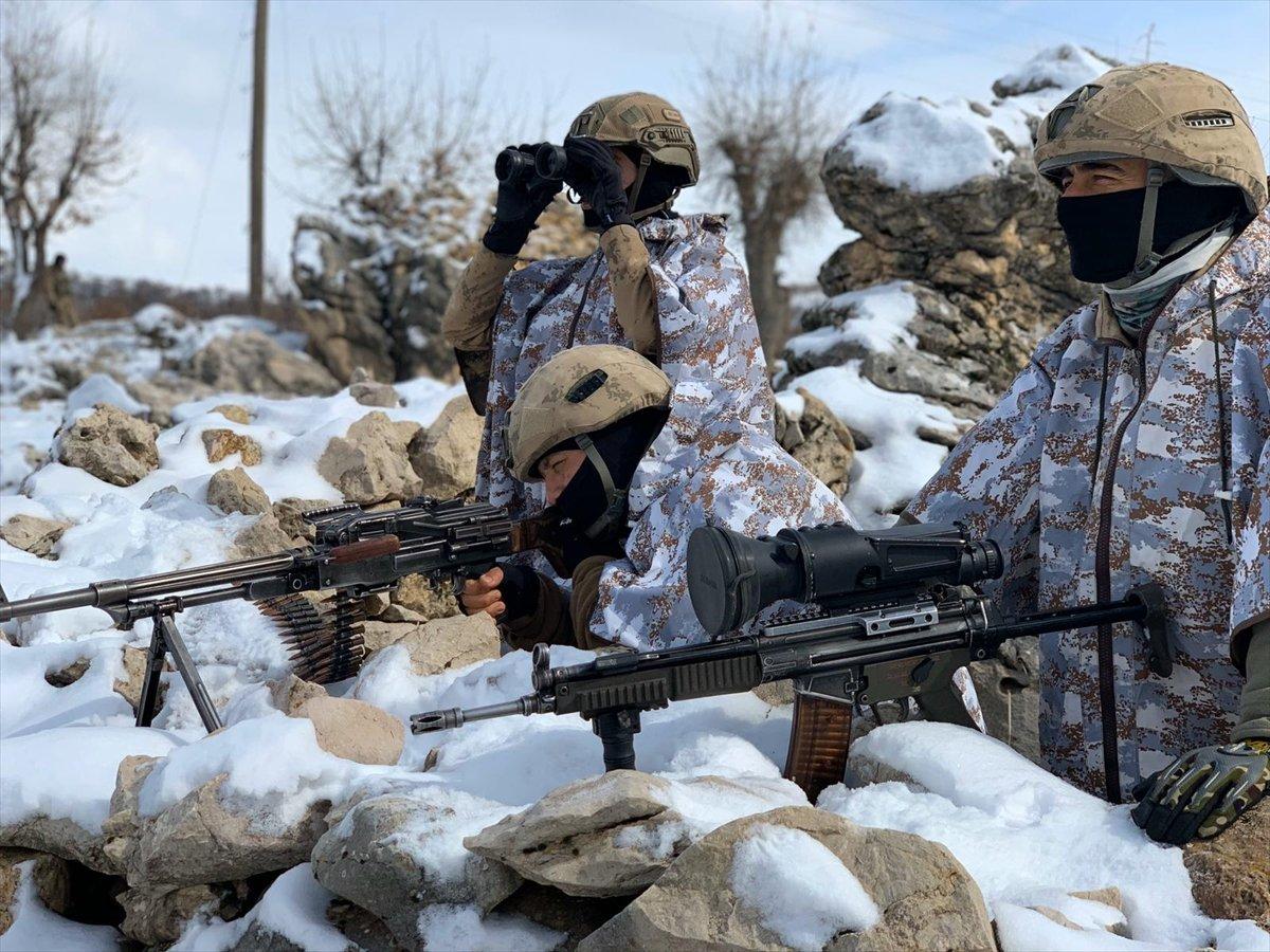 'Kapan-6 Zori''de 10 sığınak imha edildi