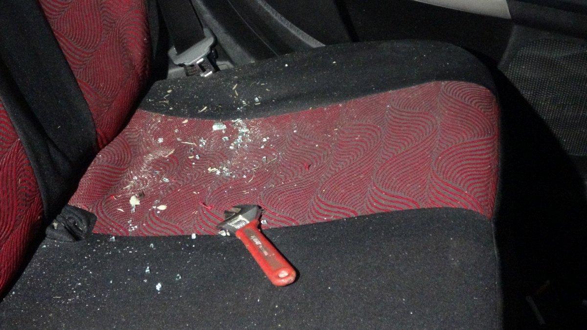 Adana'da hırsızlar ev duvarına çarptı