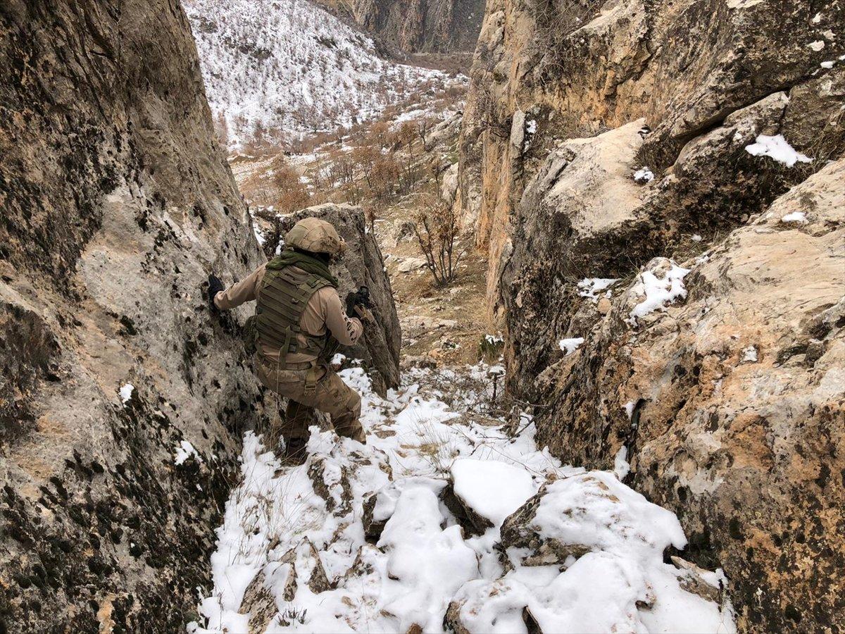 'Kapan-6 Zori''de 10 sığınak imha edildi