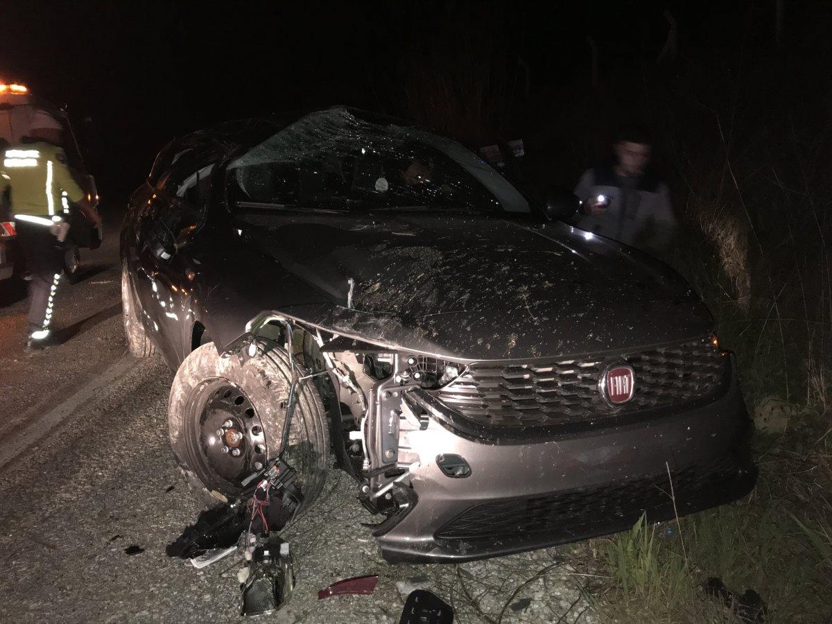 Aydın'da takla atan araç kayalara çarparak durdu