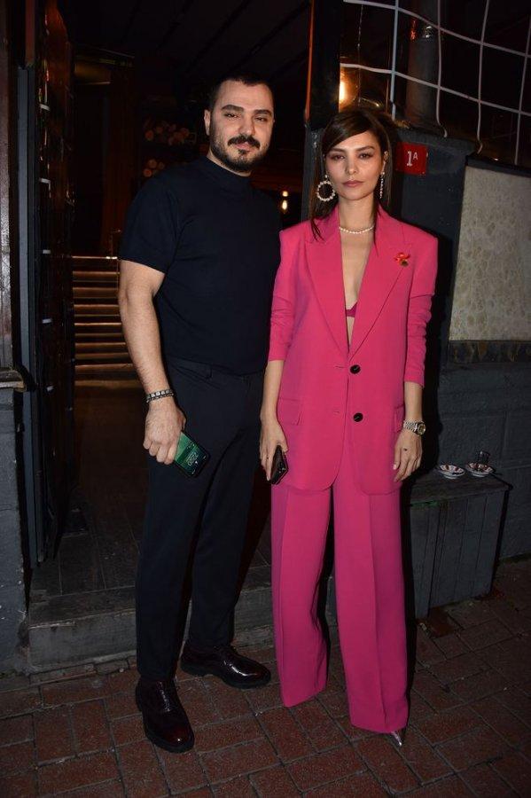 Hazal Filiz Küçükköse’ye sevgilisi altın taktı