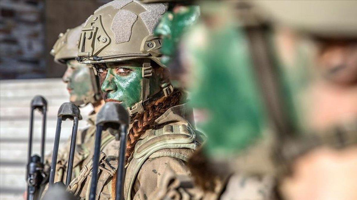 Türkiye'nin ilk kadın komando astsubayları eğitimlerini bitirdi