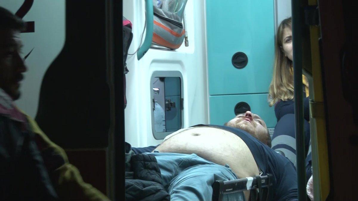 Birlikte alkol aldığı arkadaşını bıçaklayıp kaçtı