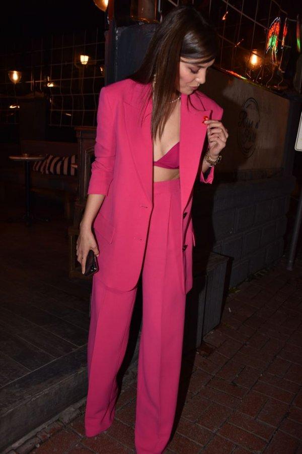 Hazal Filiz Küçükköse’ye sevgilisi altın taktı