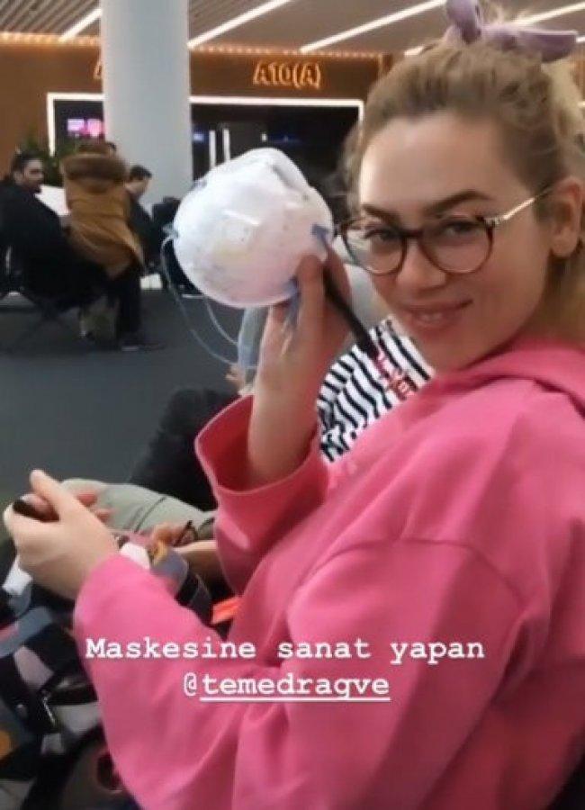 Demet Evgar, maskesiz gezmiyor