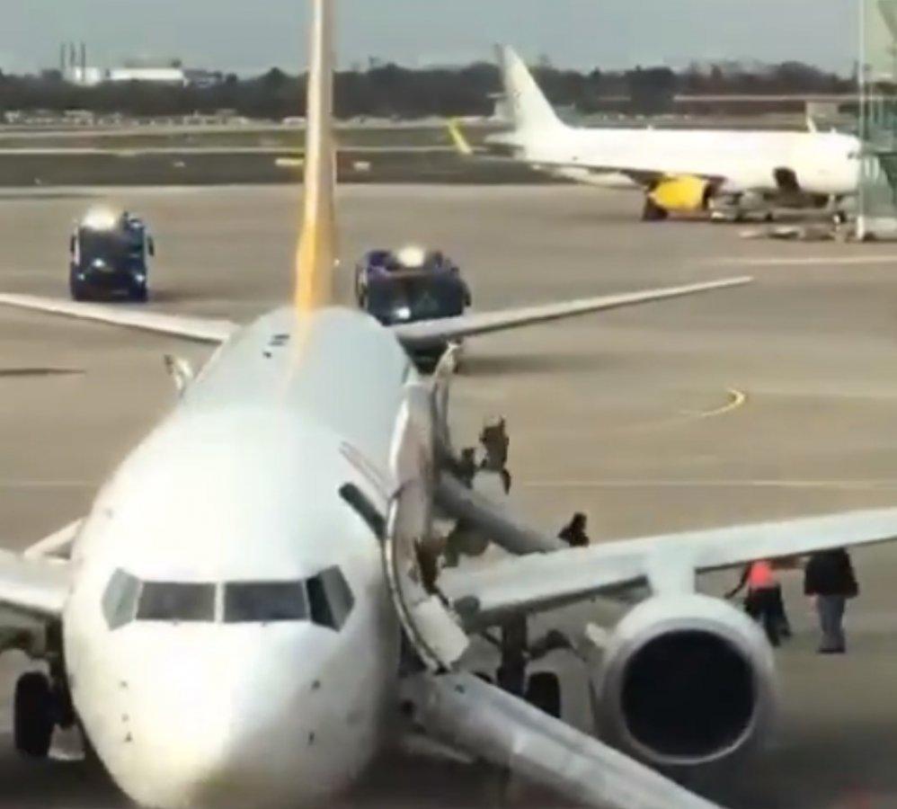 Pegasus uçağında yangın paniği