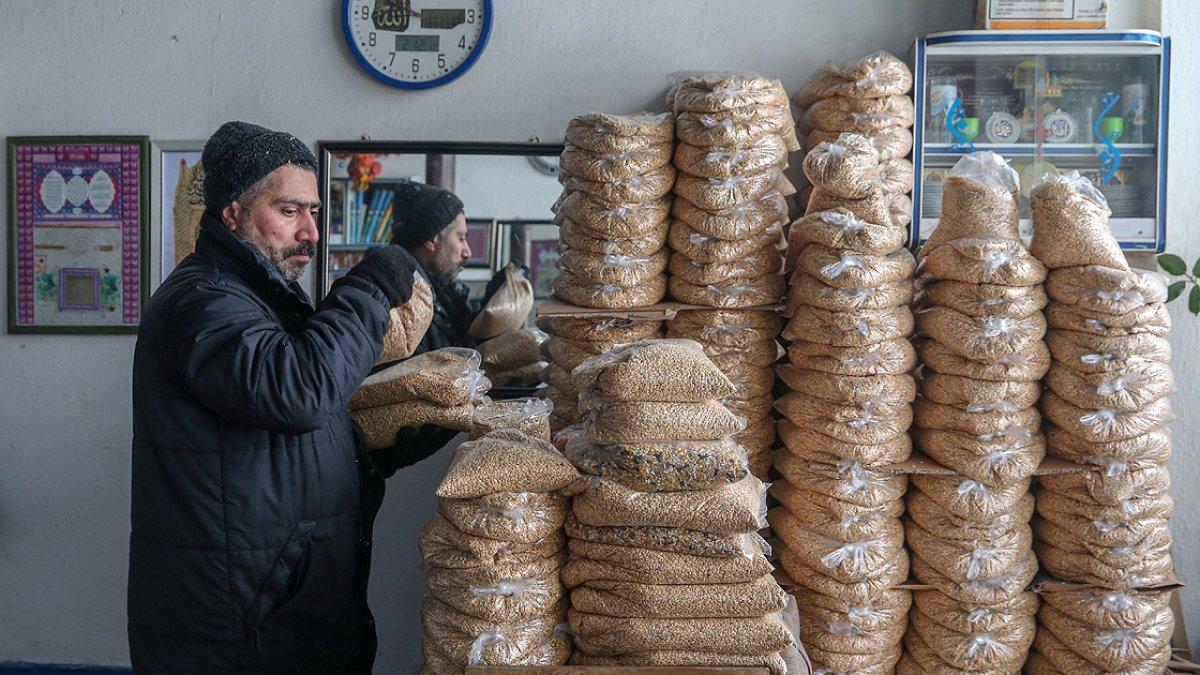 30 yıldır binlerce kuşa evladı gibi bakıyor