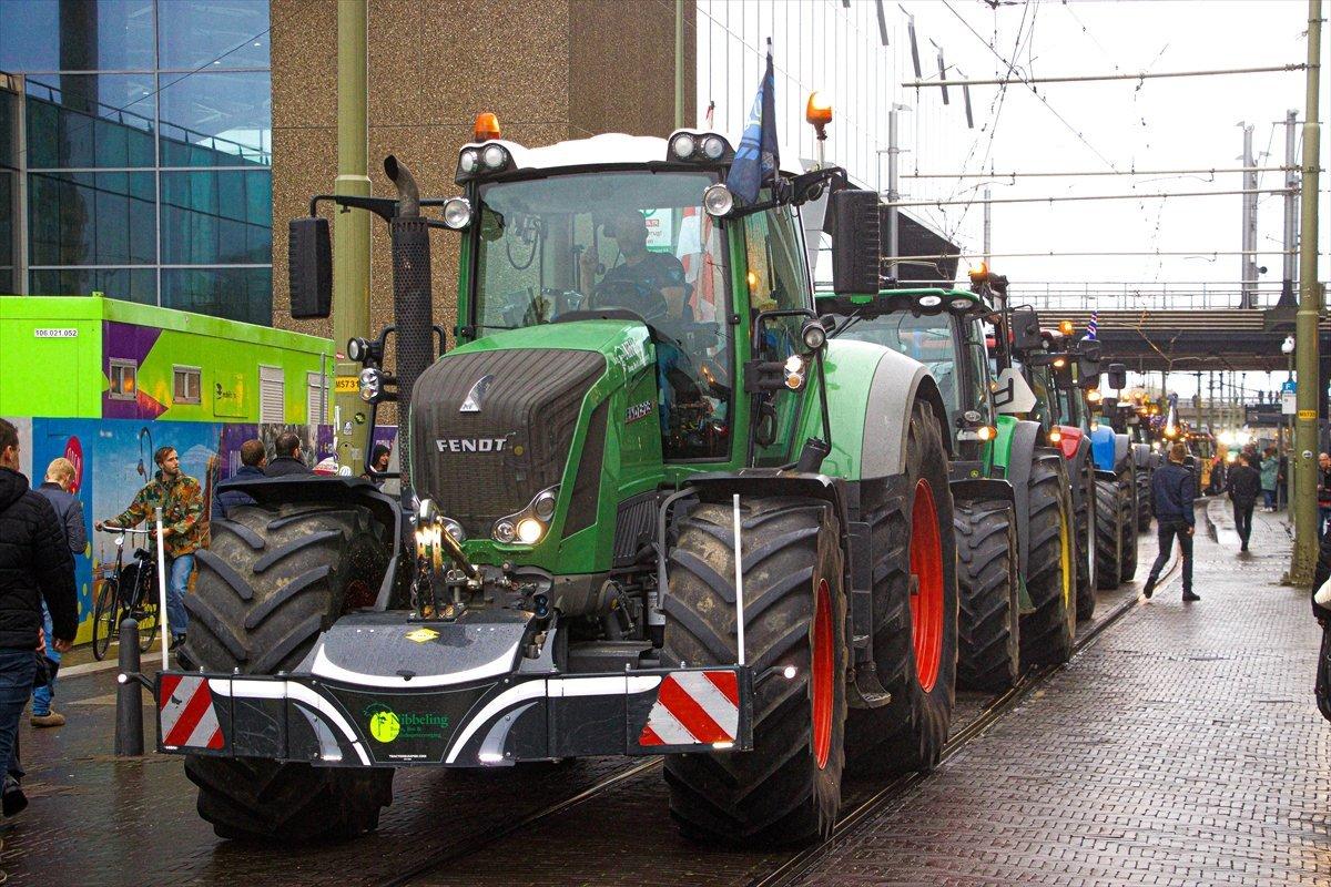 Çiftçiler hükümetin tarım politikasını protesto etti