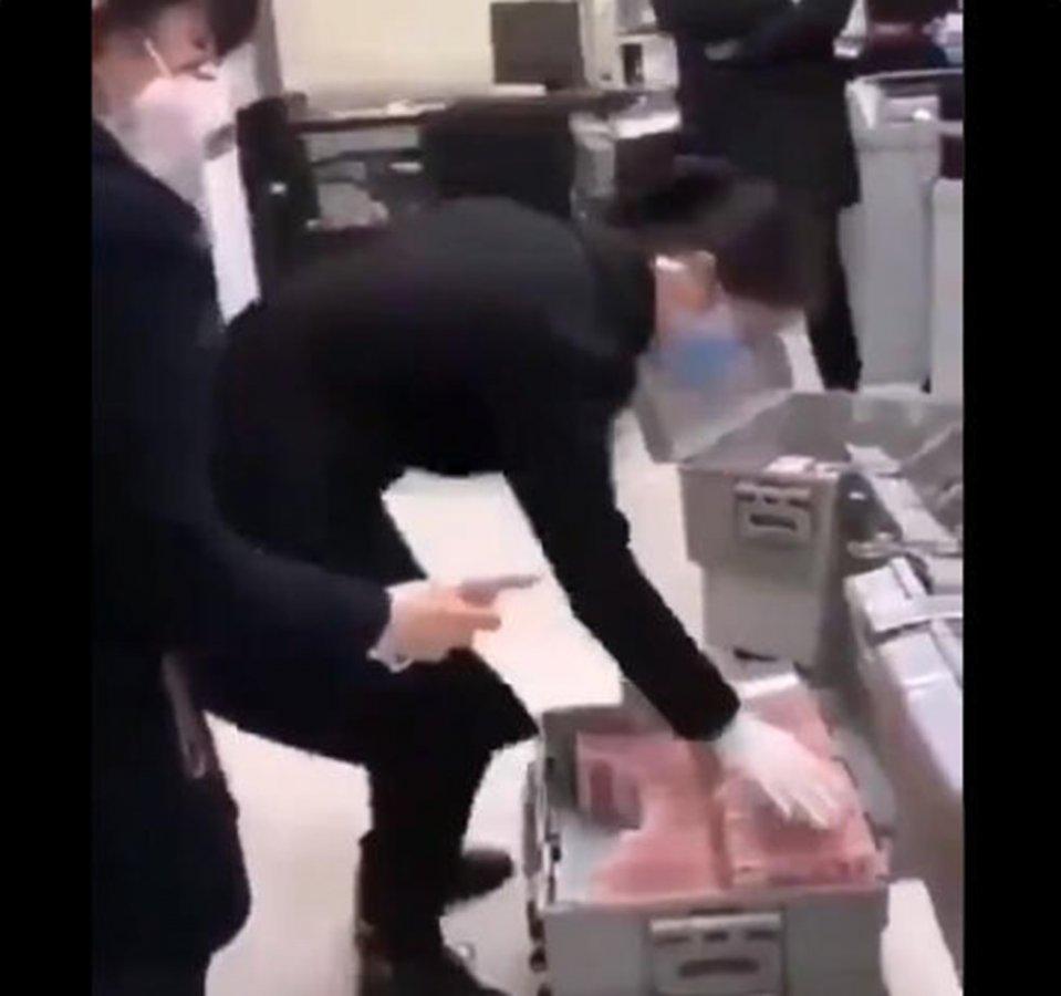 Çin'de paralar virüse karşı karantina altına alındı