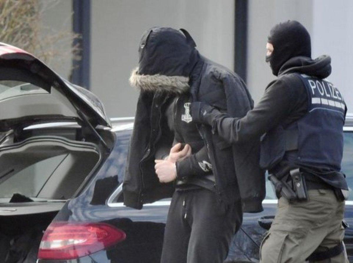 Almanya'da camiye saldırı planlayan 12 kişi yakalandı