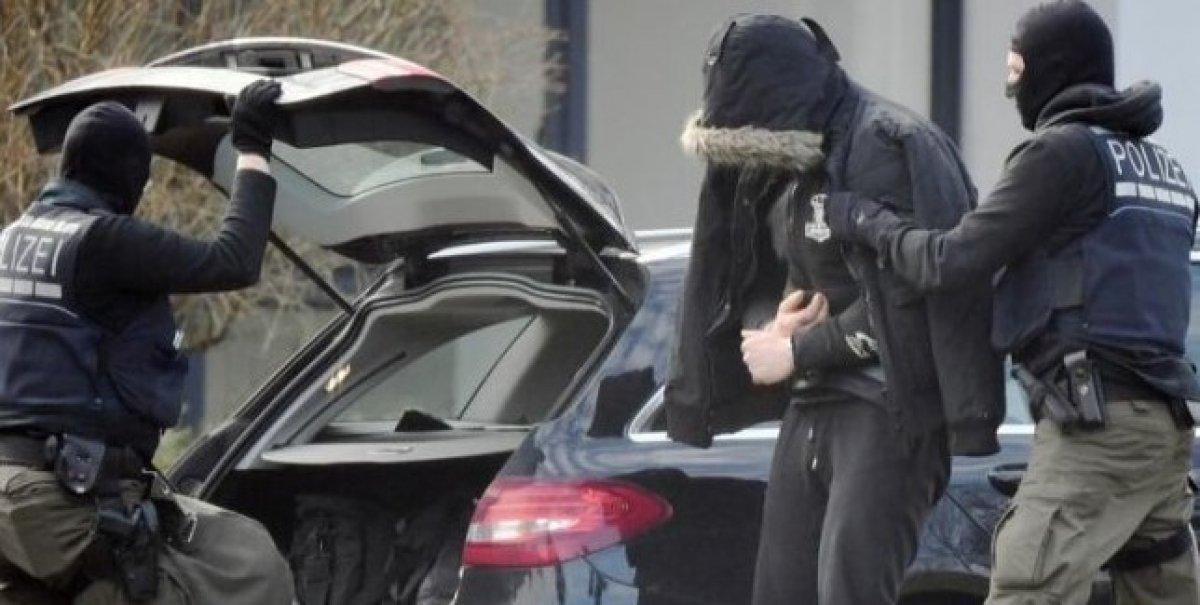 Almanya'da camiye saldırı planlayan 12 kişi yakalandı