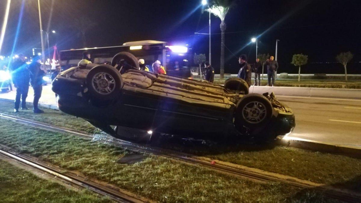 İzmir'de bir araç takla attı: 2 yaralı