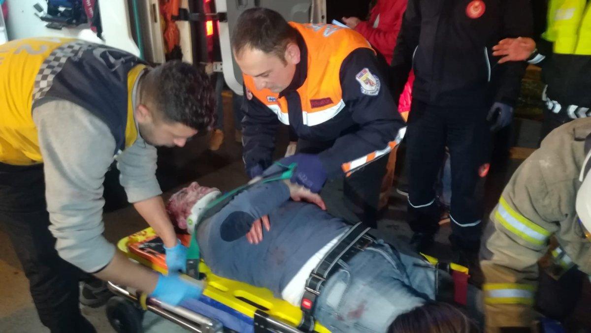 İzmir'de bir araç takla attı: 2 yaralı