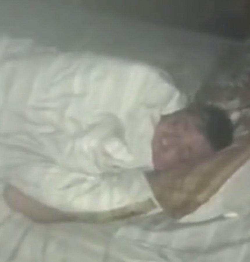 Mutfağı yanarken uyumaya devam eden adam