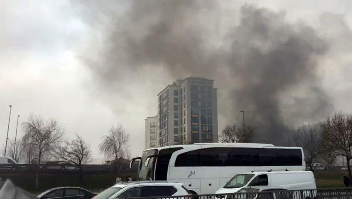 Kağıthane'de bir binada yangın çıktı