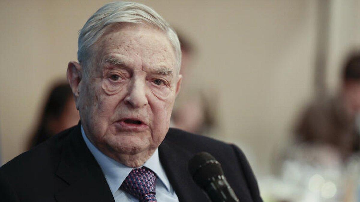 Soros: Zuckerberg görevi bıraksın