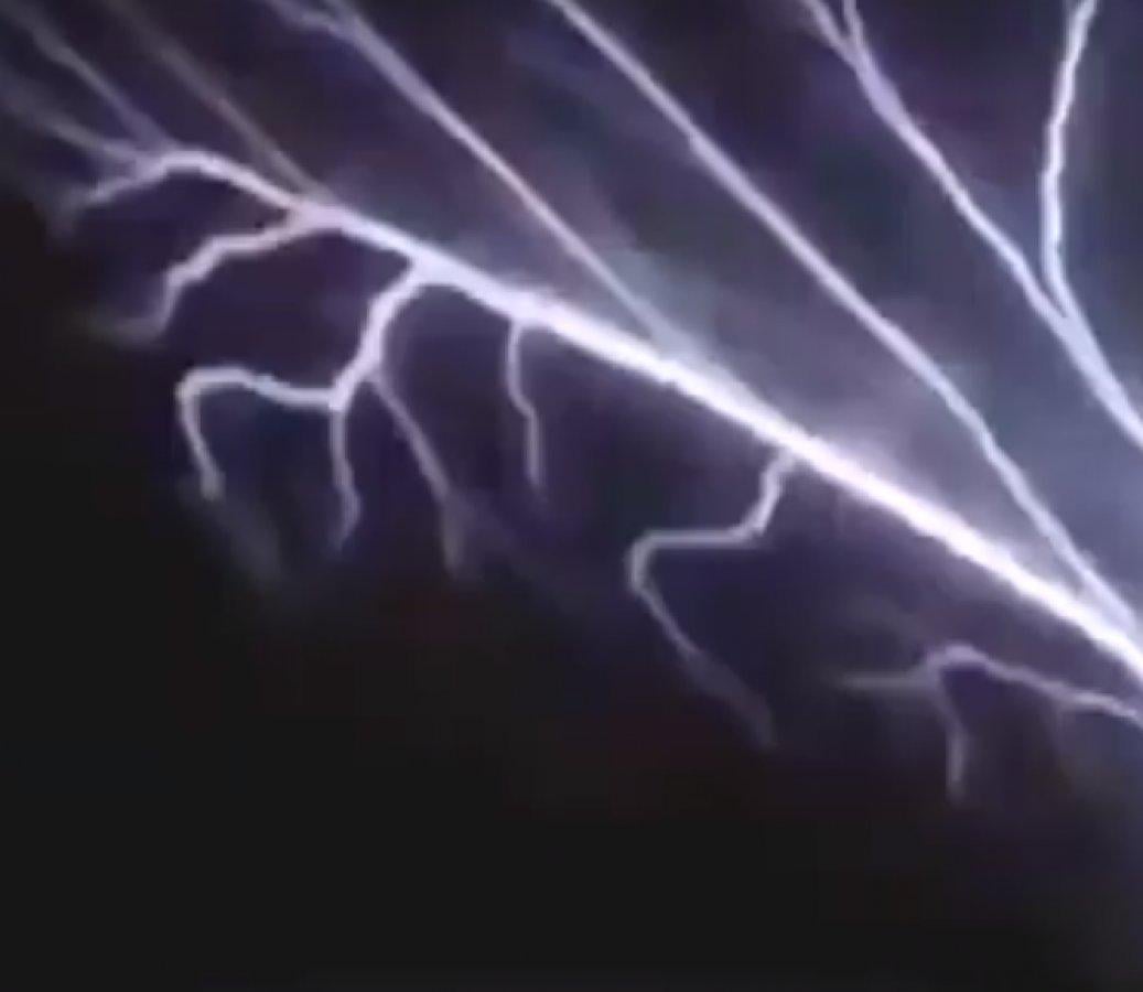 Aziz Elmo Ateşi pilot tarafından görüntülendi