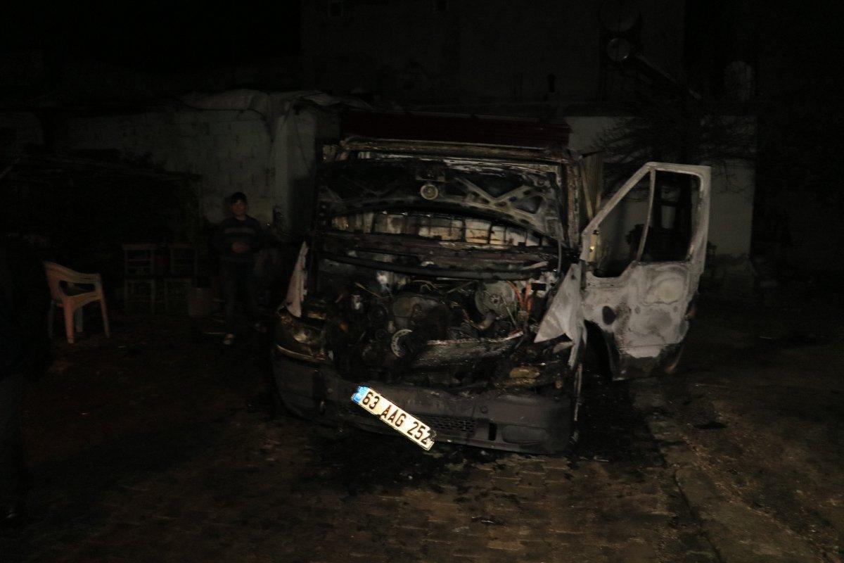 Adana'da kendisine borcu olan kardeşinin aracını yaktı