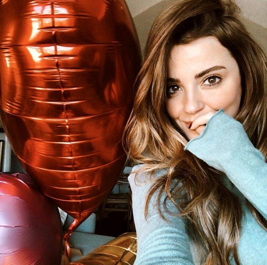 Oğulcan Engin ile Ezgi Eyüboğlu aynı galada