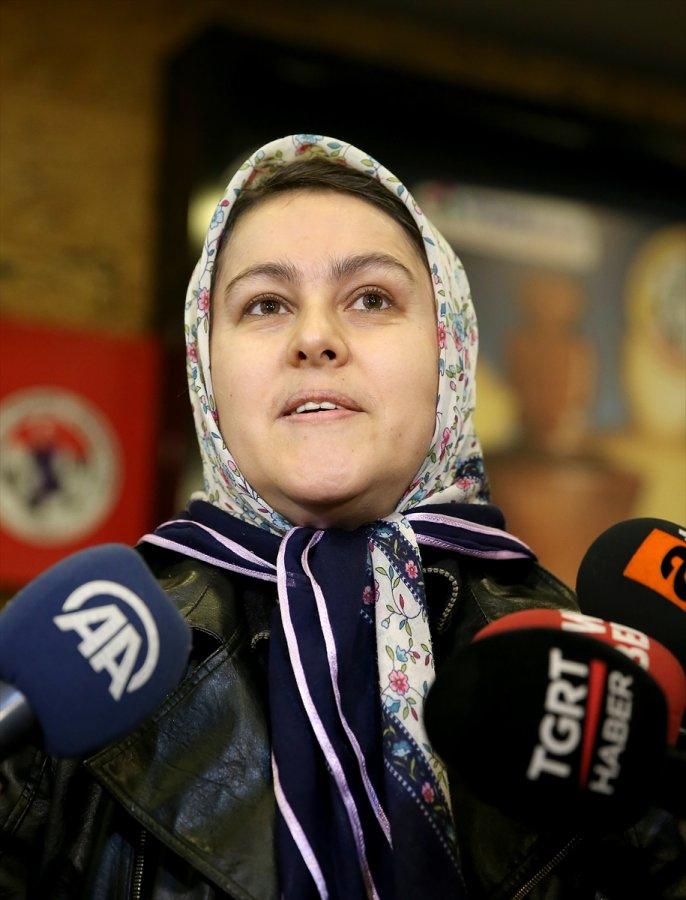 Felsefe kitapları okuyan Atakan'ın hedefi büyük