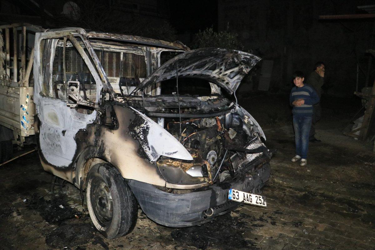 Adana'da kendisine borcu olan kardeşinin aracını yaktı