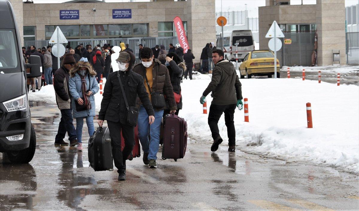 İran sınırında koronavirüs önlemleri