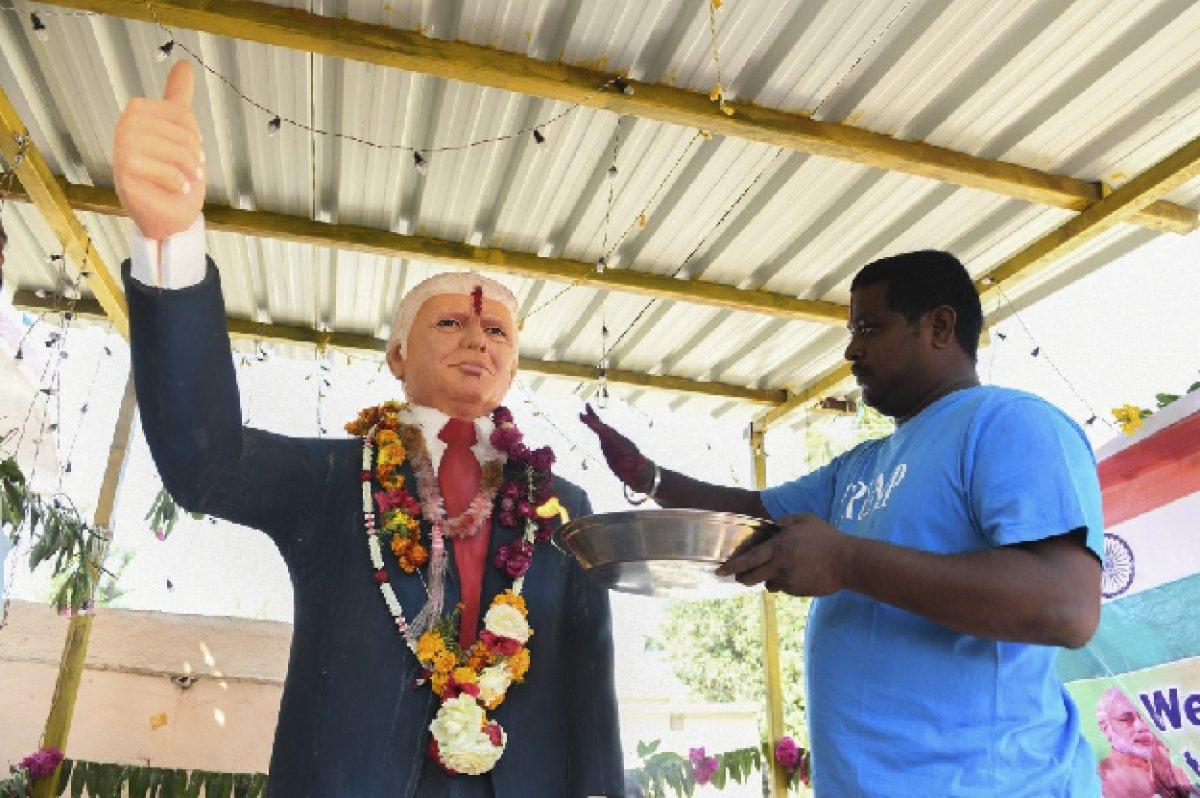 Hint bir adam 4 yıldır Trump'a tapıyor