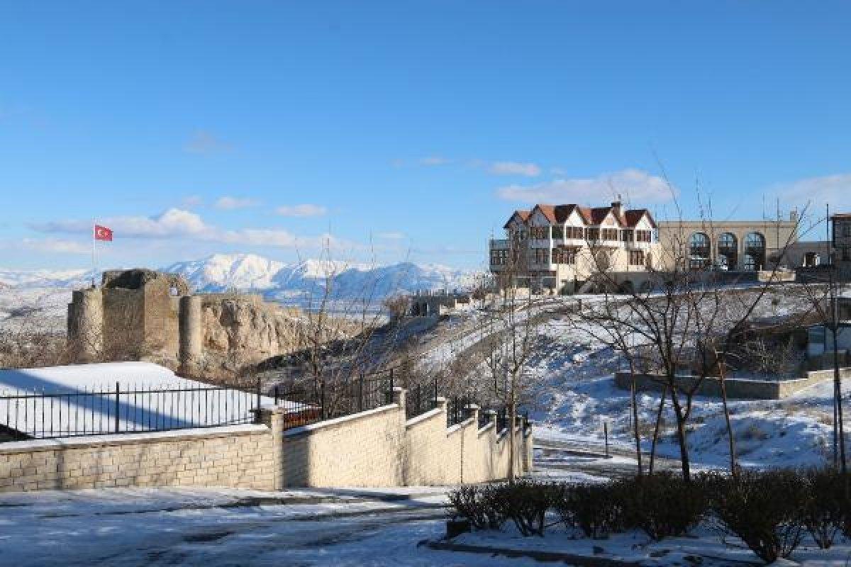 Deprem eski yapıları yıkamadı