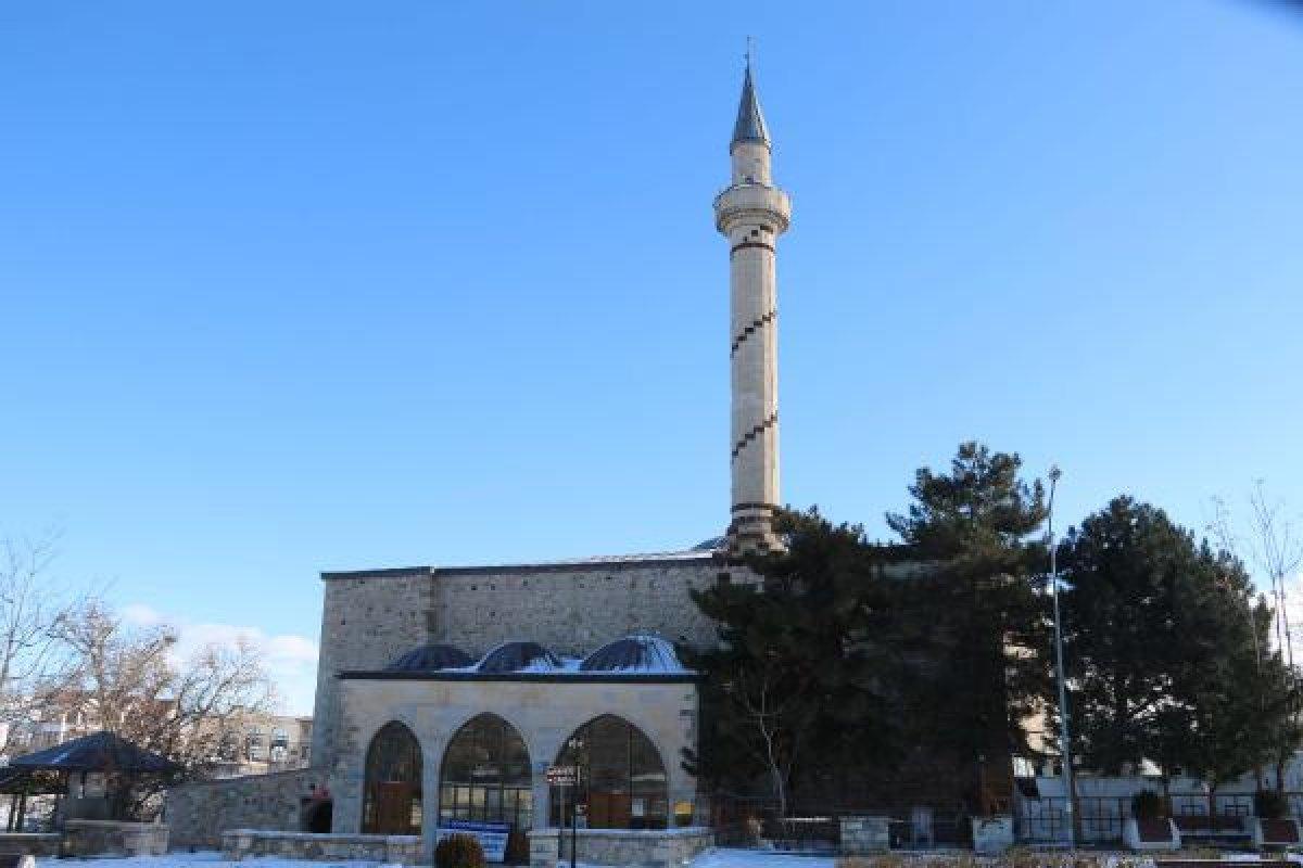 Deprem eski yapıları yıkamadı