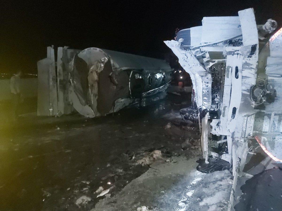 Gaziantep'te zift yüklü iki kamyon kaza yaptı