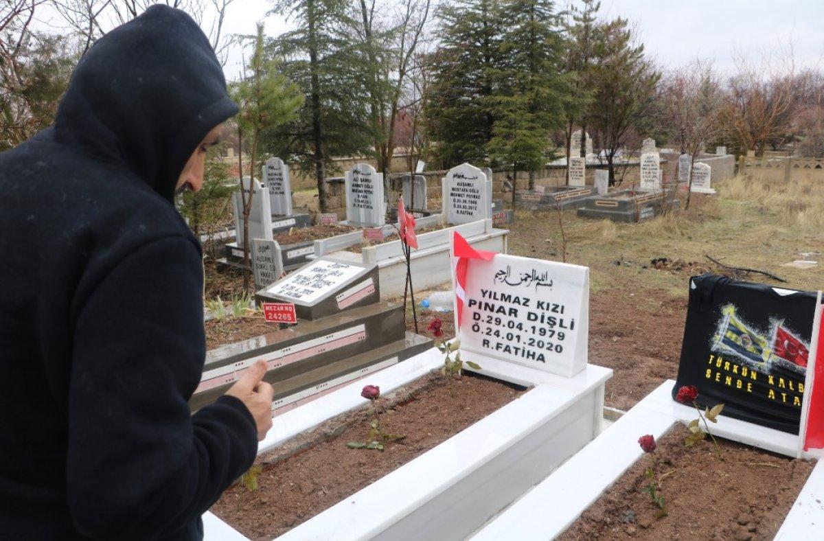 Miraç'ın babası doğum gününde mezarına gitti