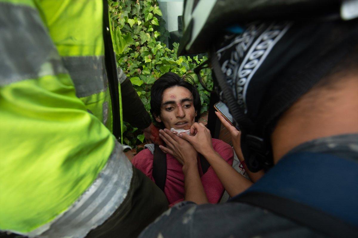 Kolombiya'da öğrenciler polisle çatıştı